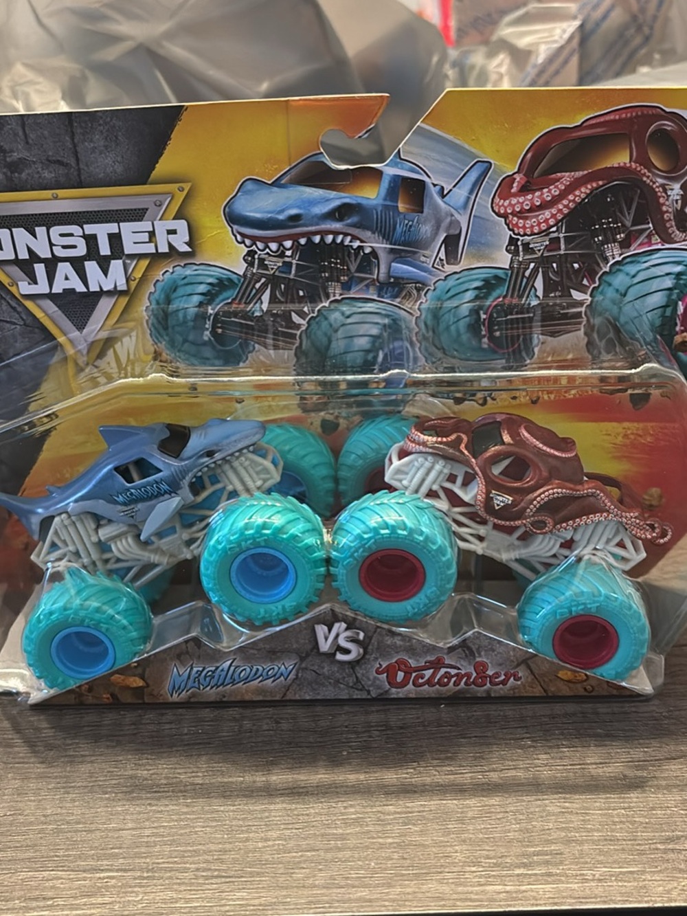 Megalodon vs Octonber Toy Truck Set - Blue / Teal